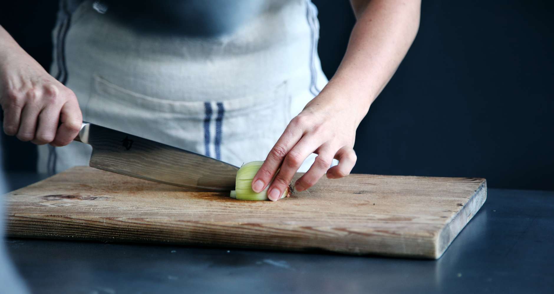 Man cooking on plate Photo: